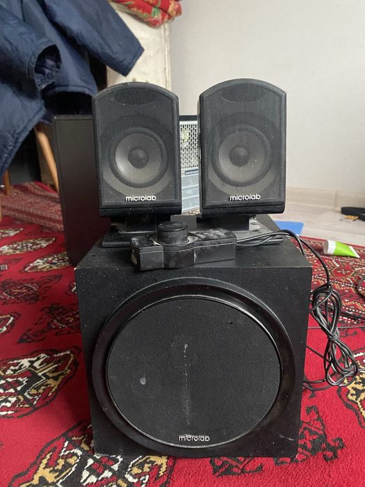 Сабвуфер с двумя колонками