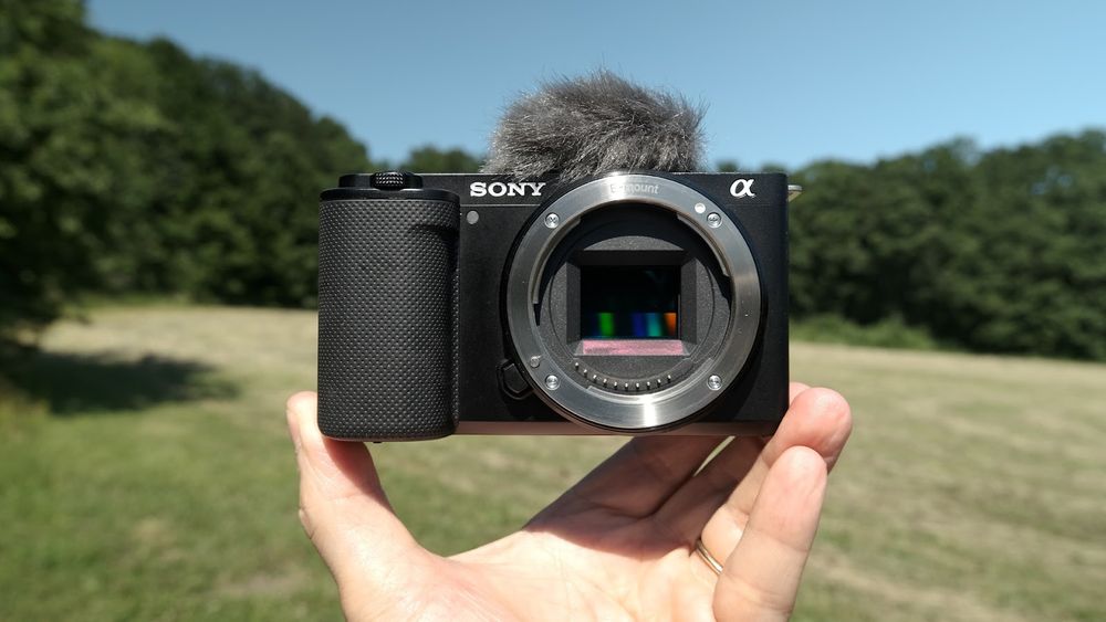 Sony zv-e10 с обьетивом 16-50 kit +клетка smallrig