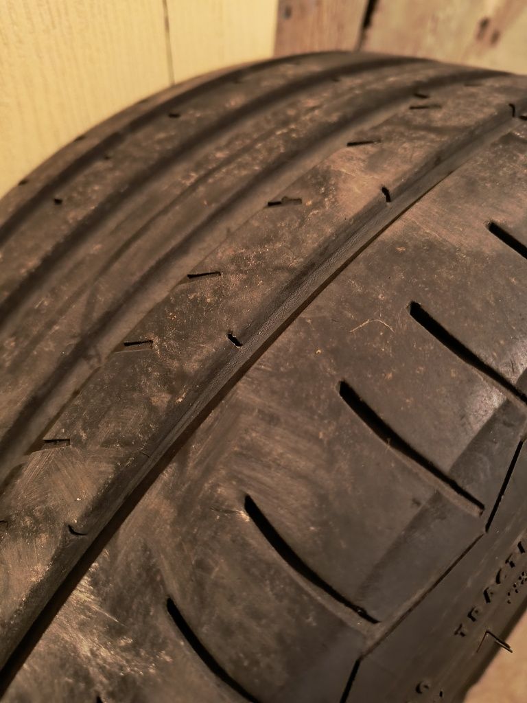 Anvelope vara Debica235/40R18