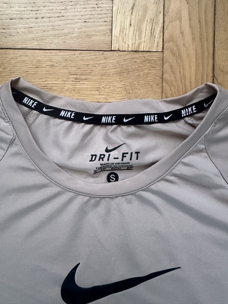 Дамски дрехи Nike