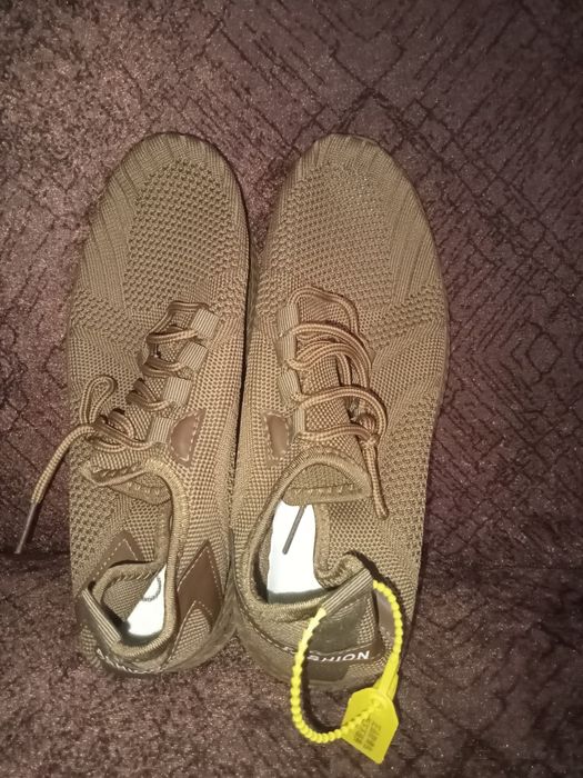 Продам кроссовки