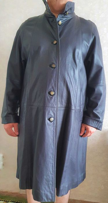 Vând haină de piele