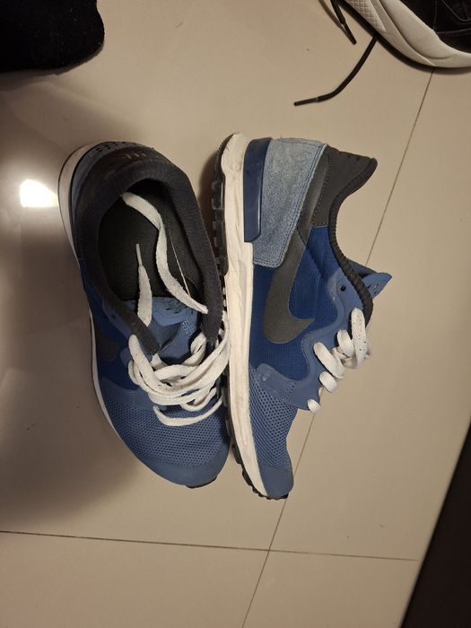 Vând adidași  Nike