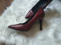 Pantofi stiletto