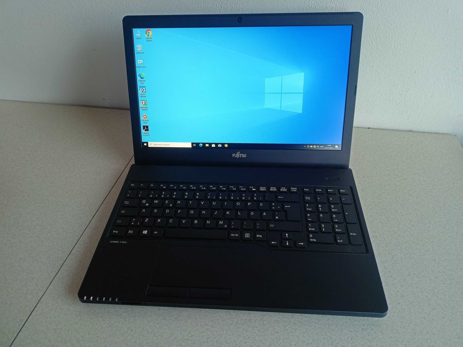 Laptop fujitsu A557 Display 15,6 FHD  I5-7200u ram 10 ddr4 SSD 256gb