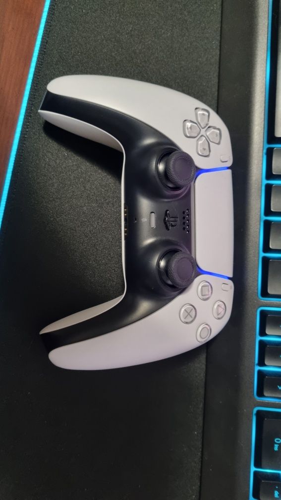 Controller PS5 in perfecta stare.