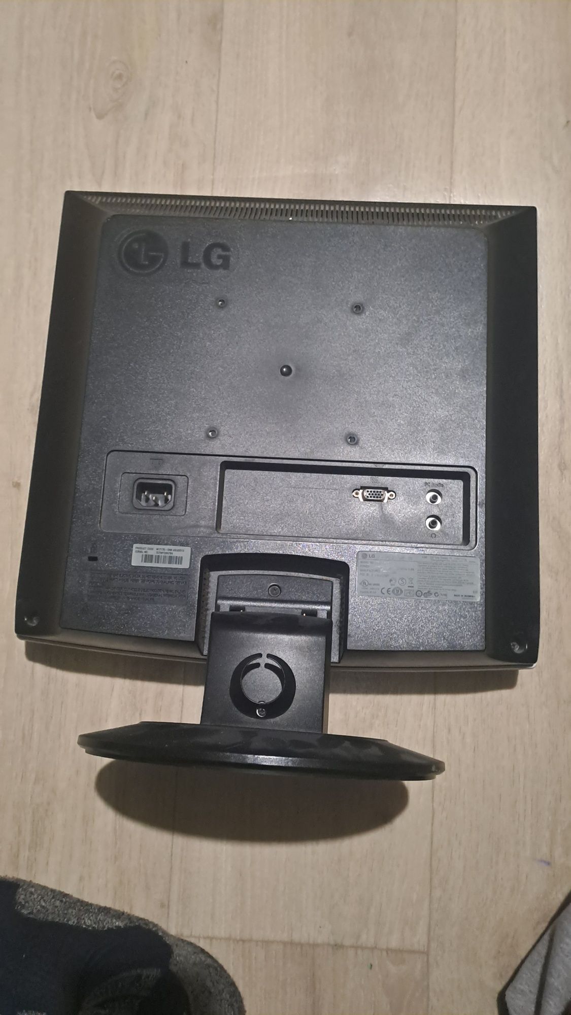 Манитор LG FLATRON б/у в хорошем состоянии, рабочий.