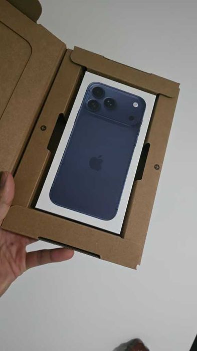 iPhone 17 Pro Max 512GB/DEEP BLUE/USA/Само E-Sim/Наличен