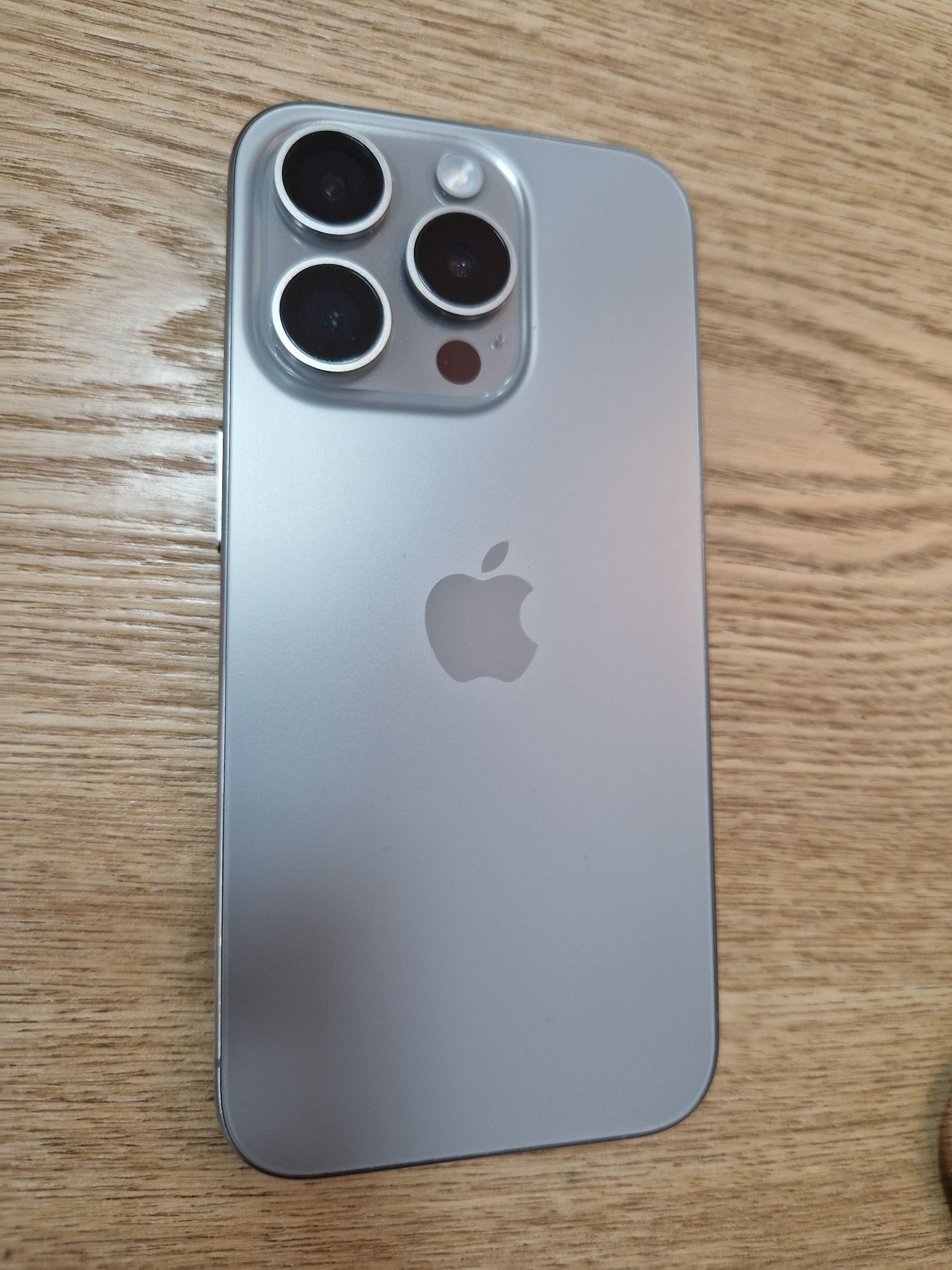 Продам iphone 15 pro 256
