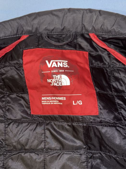 Продава се яке Vans / The North Face
