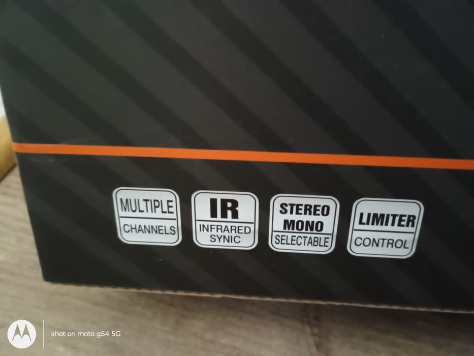 Пълен сет безжична In-Ear мониторна система HED,,с твърд кейс Wiem-252