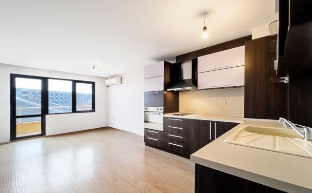 Тристаен-Център-Тухла-До Ключ