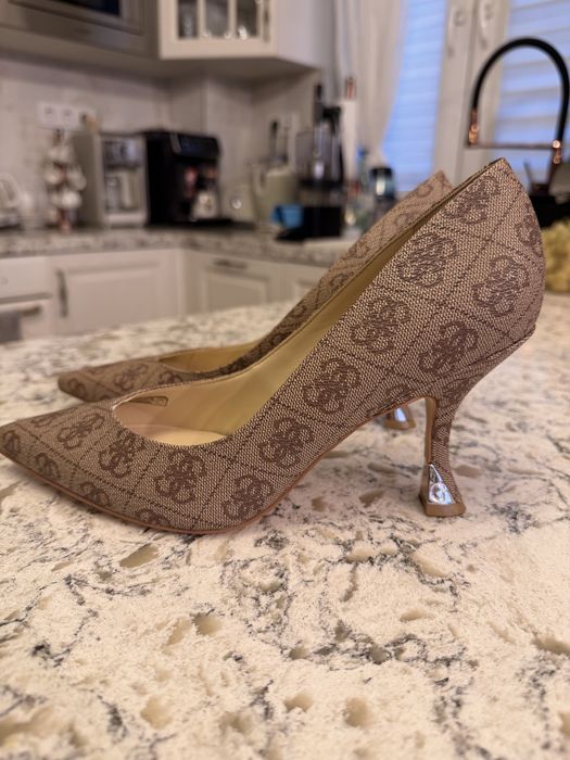 Оригинални обувки Guess