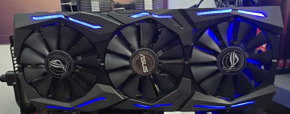 Placă video ASUS GeForce GTX 1080 Ti ROG STRIX de 11GB DDR5X 352-bit
