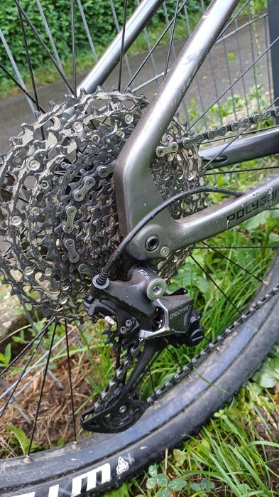 Vând bicicleta polygon syncline c3