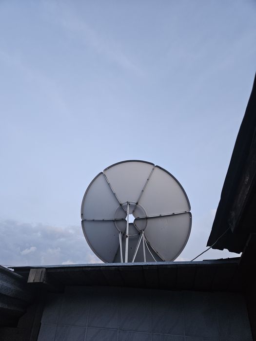 Продам недорого спутниковую  антену большую и АЛМА-TV