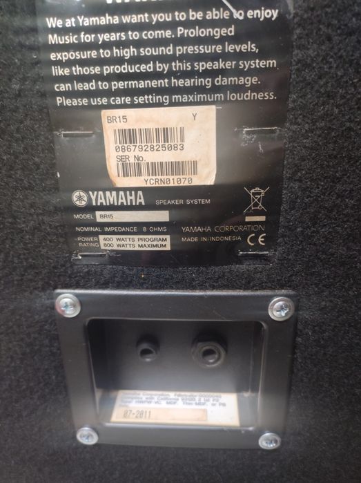 Vând stație yamaha 1200w cu tot  cu boxe. Preț 3000 lei fix .