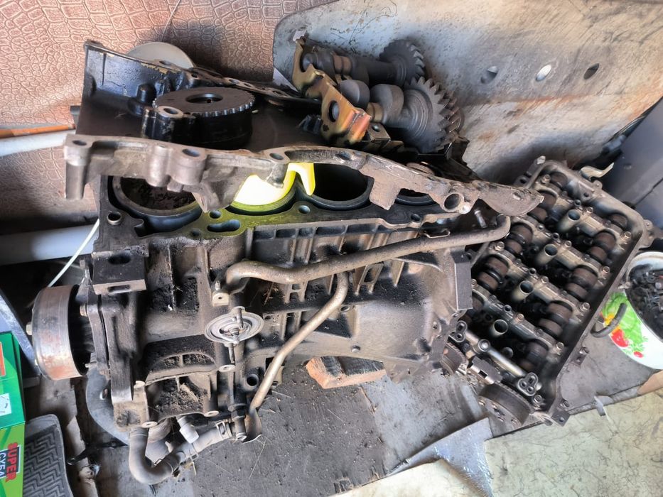 Двигатель без головки