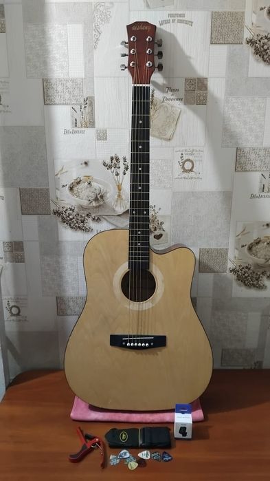 Продам Гитару 15000тг. Чехол новый 5000тг Район Бурова