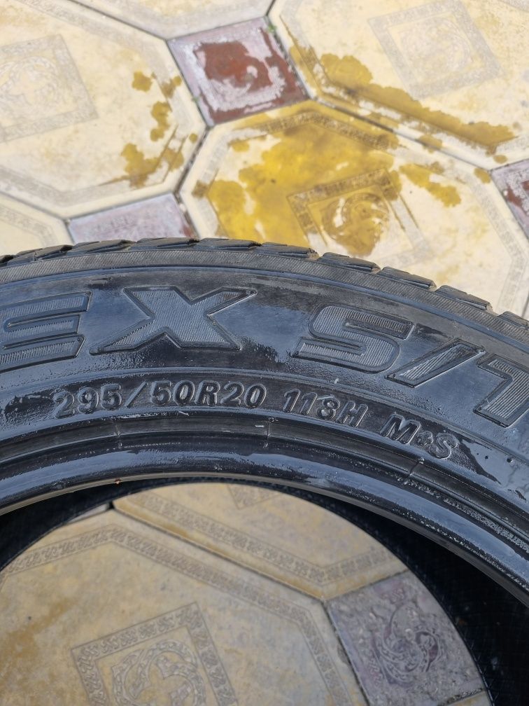 295/50 R20 Шины 2шт