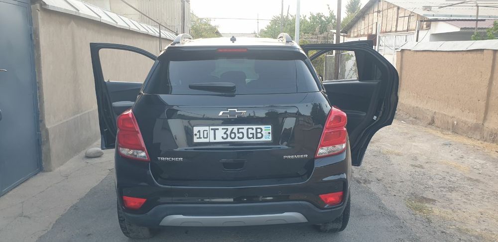 Ассалому алайкум. Трекр 1 автомобиль сотилади. Продаётся  Трекер 1