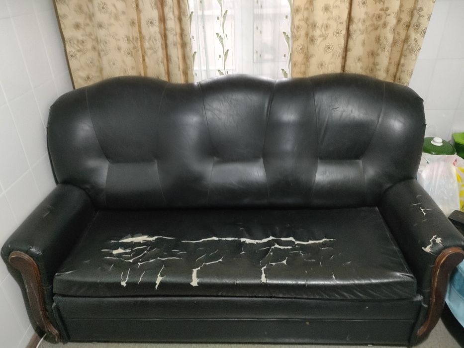 Отдам даром  диван