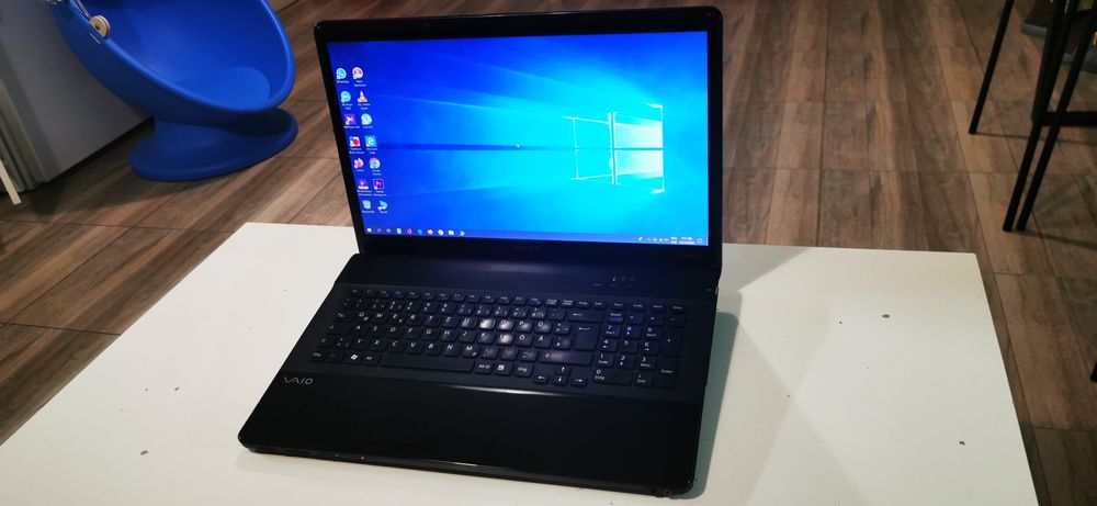 Sony Vaio Notebook 17 IntelCore i3 2,4GHz 6GB 320GB HDD