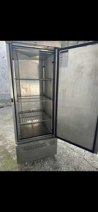 Професионален хладилник 500лтр Foster с 6 месеца гаранция