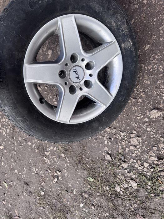 Vand jante cu tot cu cauciuc aproape noi iarna vara