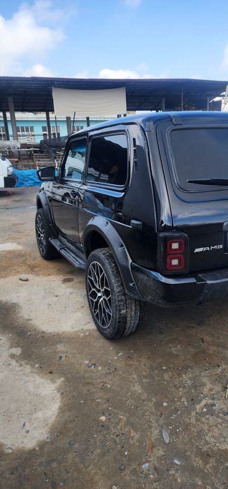 NIVA mers salon qilingan yoʻltanlamas aftomobili sotiladi