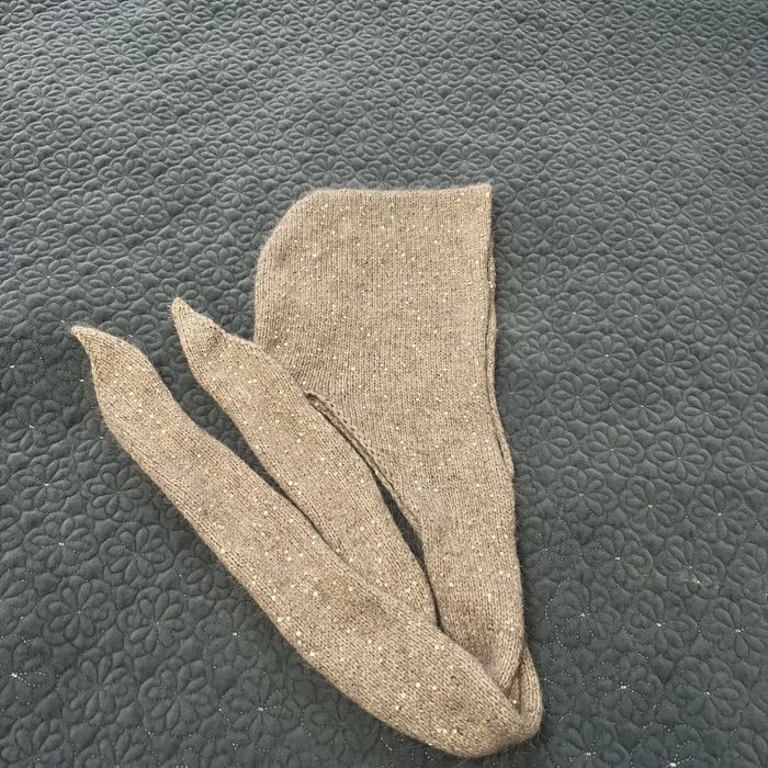 Капюшон-шарф из ангоры с пайетками