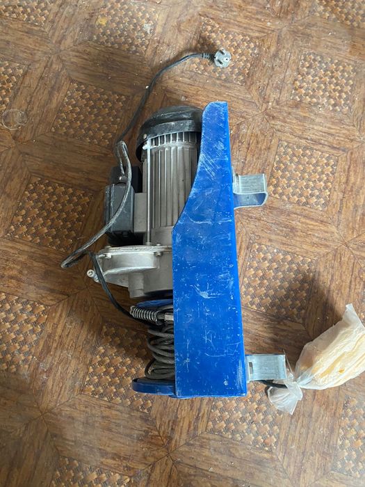 Продам лебёдку почти новая использовался пару раз