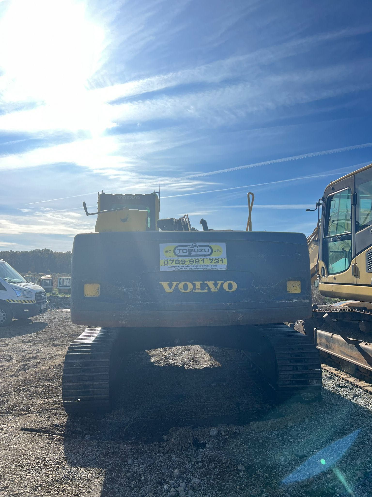 Dezmembrez Excavator Volvo Ec 210