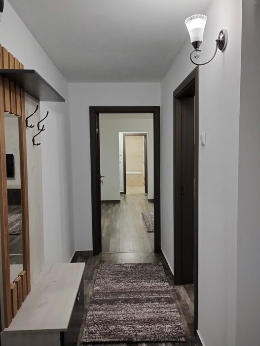 INCHIRIEZ  Apartament in spate la magazin VICTORIA