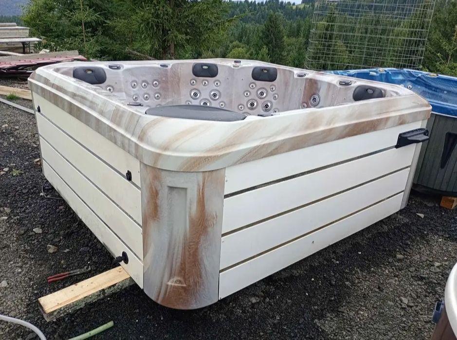 Jacuzzi spa 6-8 persoane!