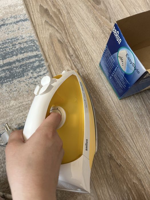 Ютия за гладене с кабел