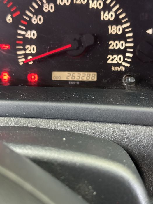 тоиота корола версо 2004 д4д 2000 куб