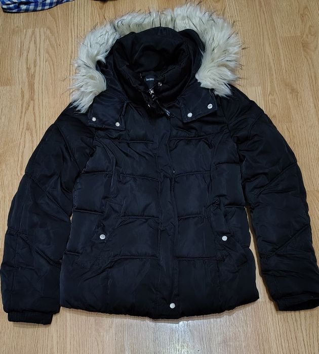 Geaca de iarna Bershka cu blăniță pentru fete