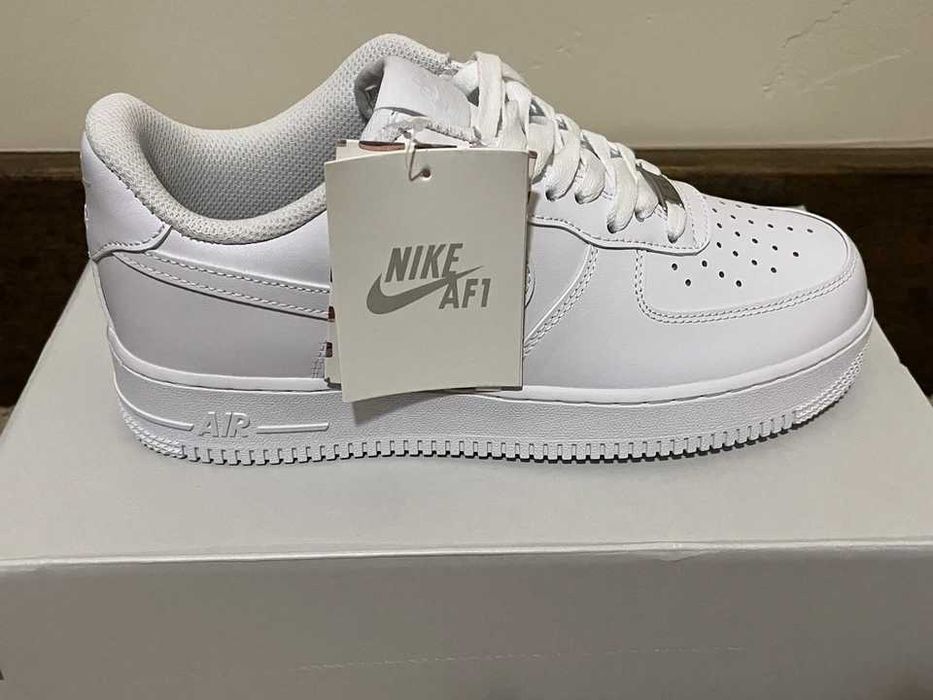 Nike Air Force 1 Triple White