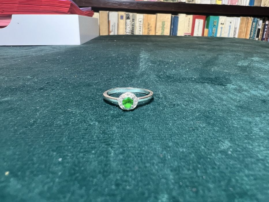 Inel de argint cu piatră verde