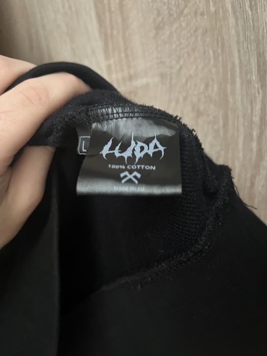 Продавам блуза на марката луда стара серия.