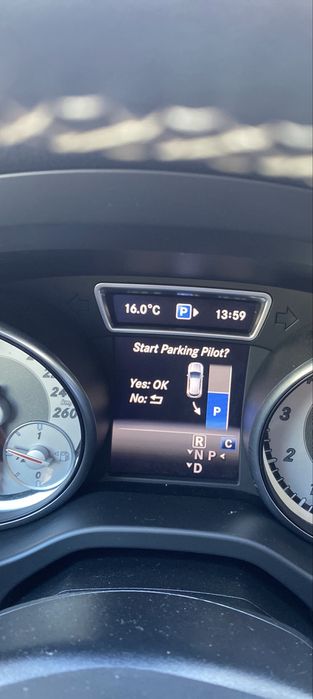 Vand Mercedes GLA 200 benzina.