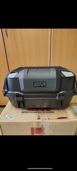 Cutie moto topcase top case moto  adventure Givi 45+ monolock