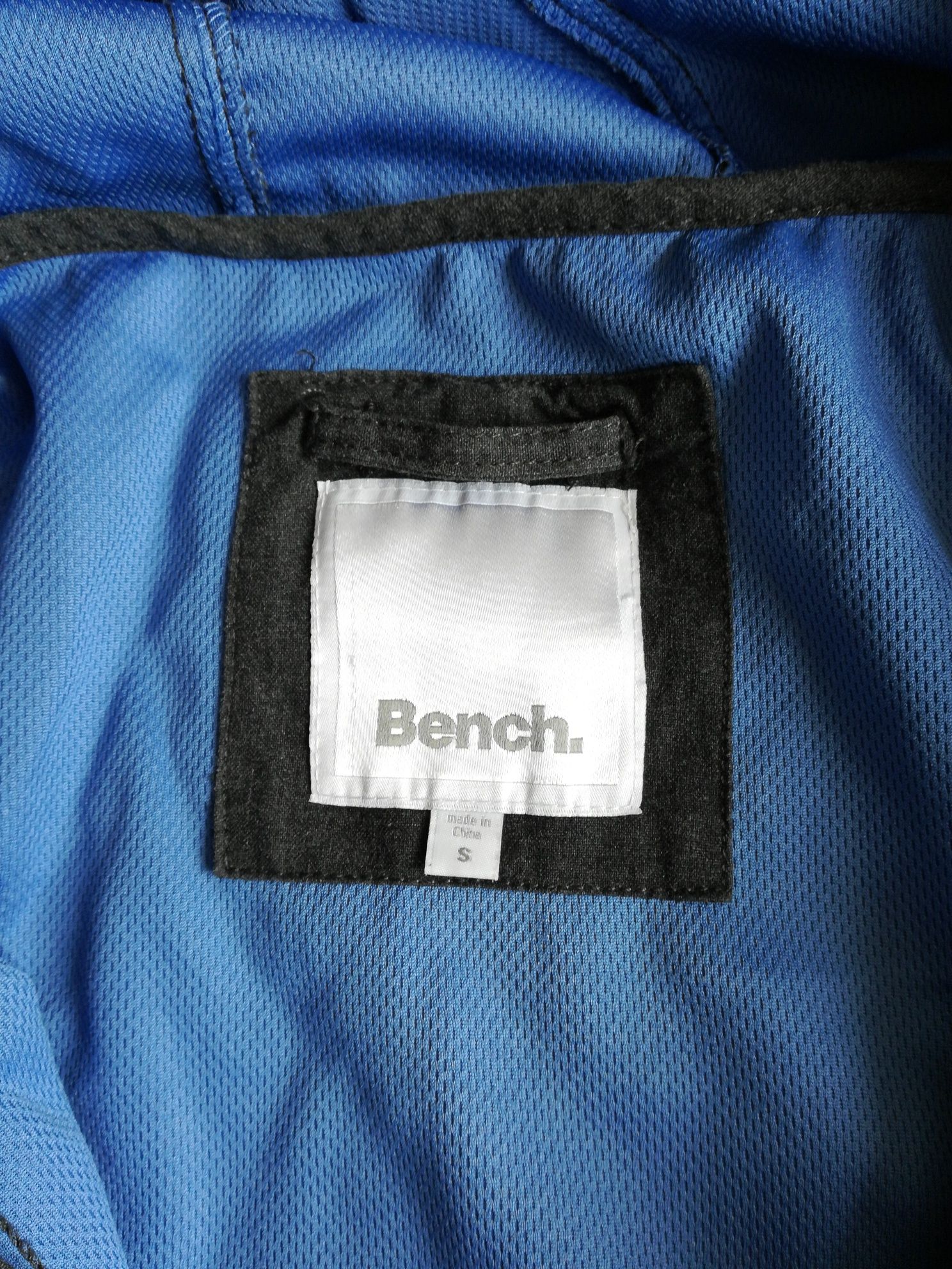 Bench - спортно  яке