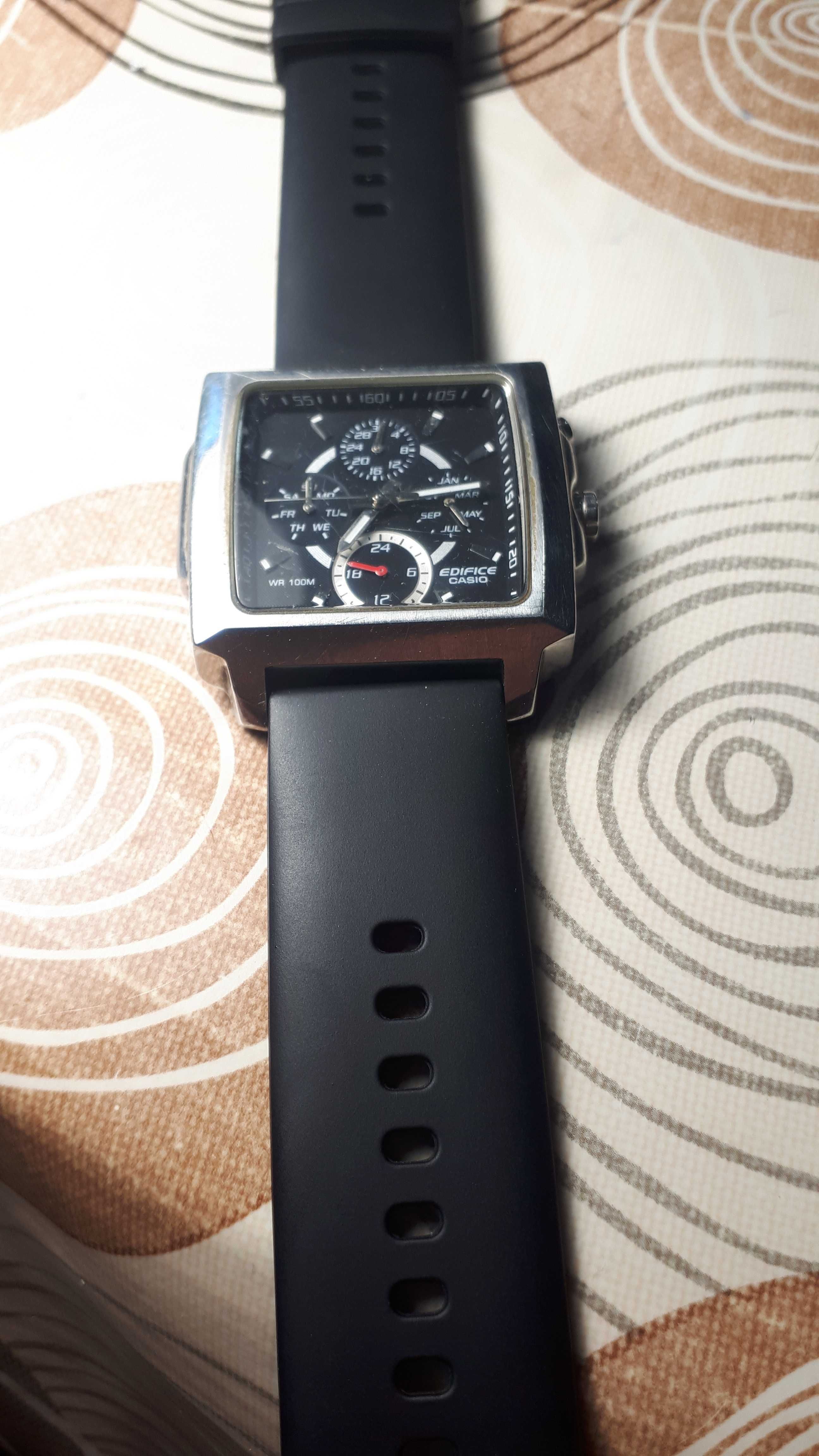 Casio EDIFICE EF 324 работи безупречно