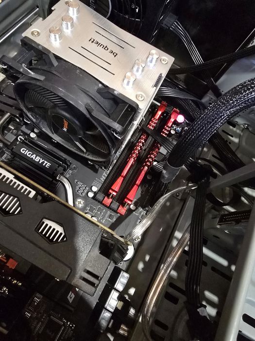 Настолен компютър AMD FX-8350, RX560, 16GB RAM