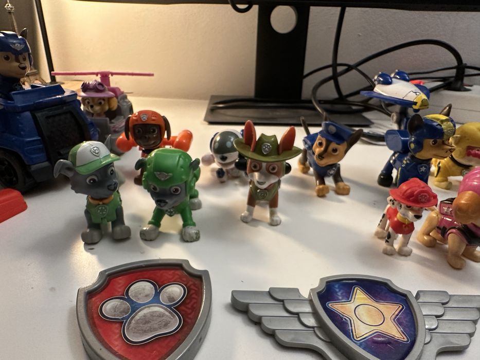 Vand set patrula catelusilor turnul de control plus 13 extra figurine