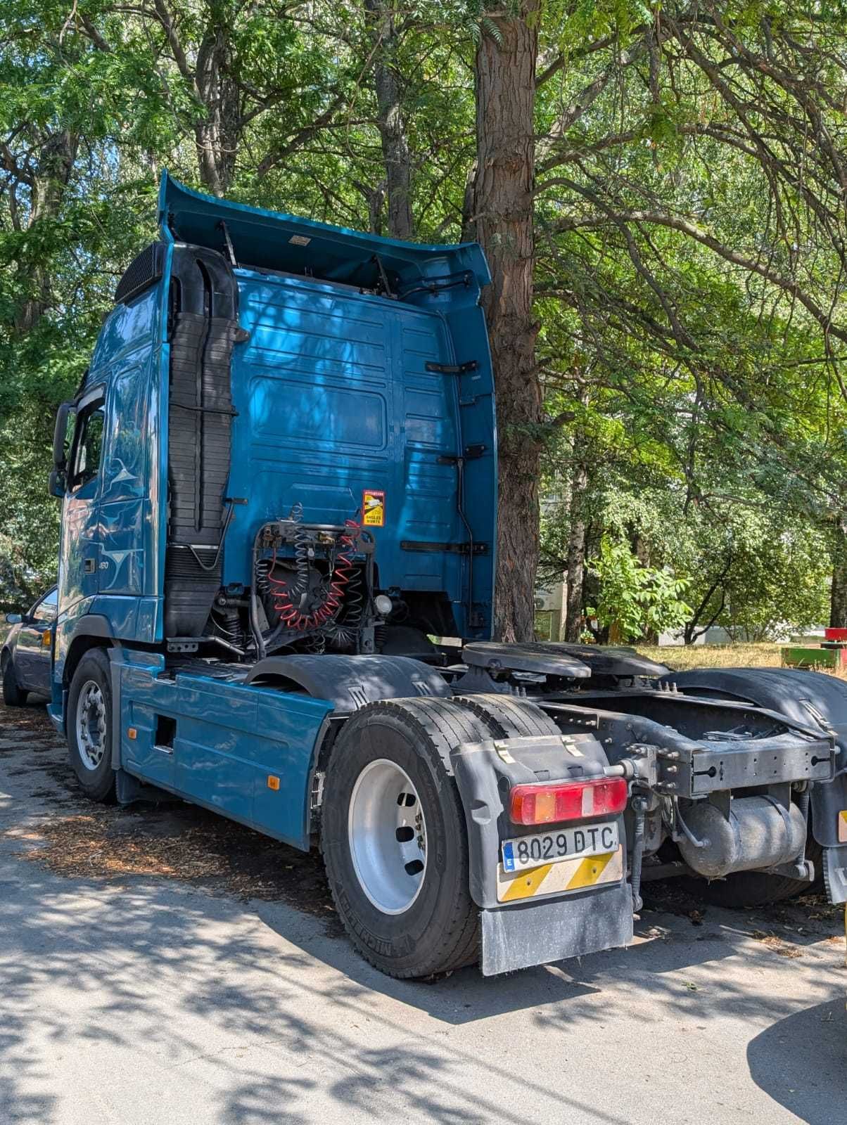 Влекач Volvo FH 12