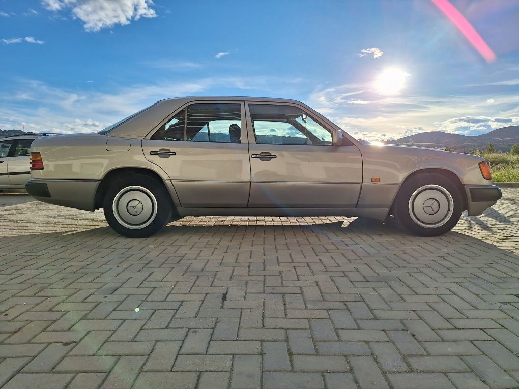 MERCEDES W124 / 250D