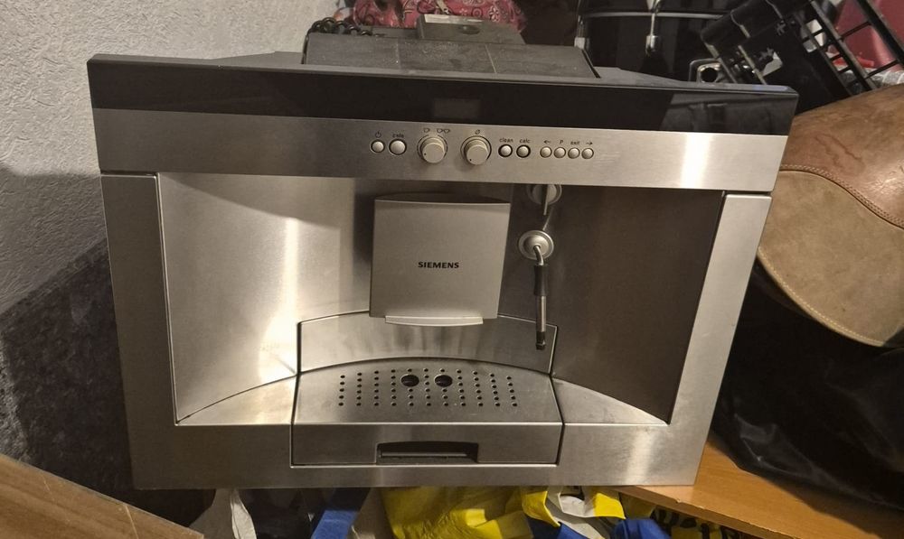Кафе машина за вграждане Siemens TK68E571